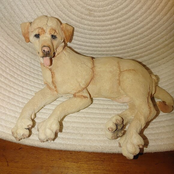 A Breed Apart 70032 Yellow Labrador Retriever Figurine 2002 Country Artists Ltd - Picture 1 of 13